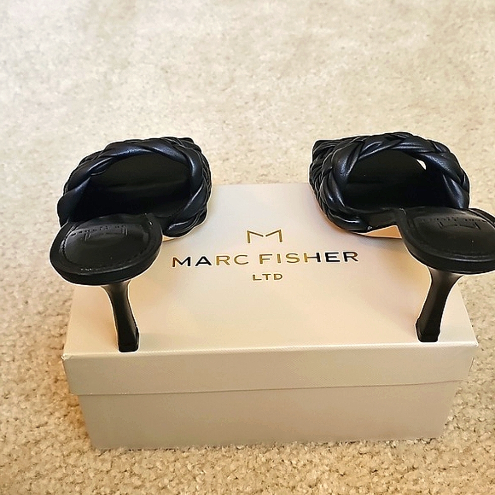 Marc Fisher Black Quilted Mules Sleek Slip-On Design NEW IN BOX - Picture 4 of 4